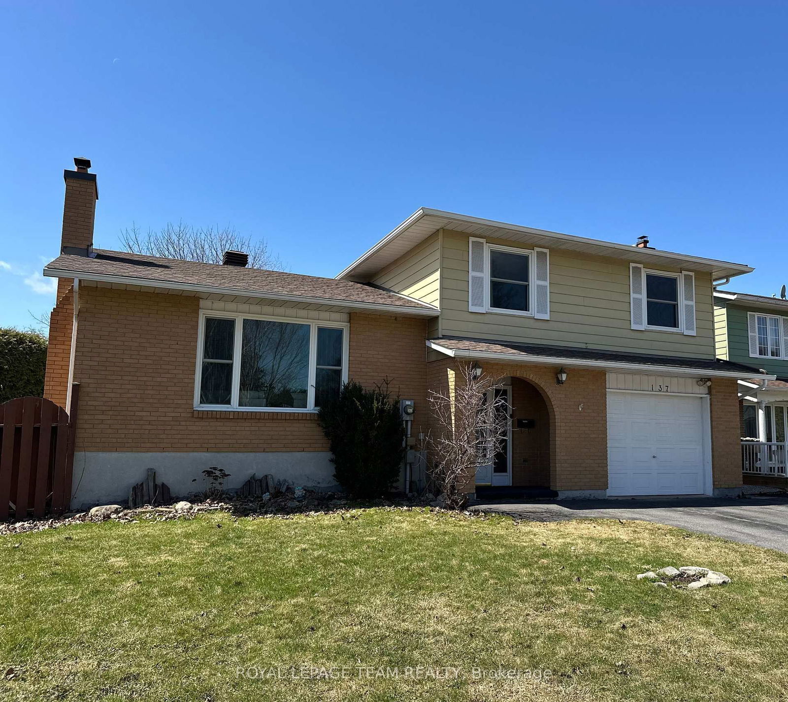 Detached House sold at 137 Oriole Avenue, Ottawa, Kanata - Glencairn/Hazeldean, K2L 2G1 - MLS: X12061708