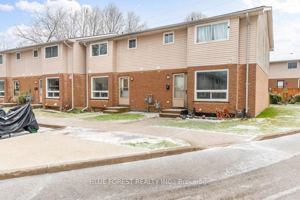 Townhouse sold at 8-550 Second Street, London, East H, N5V 3S3 - MLS: X12061860