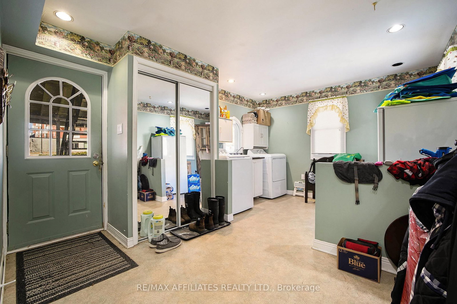 Listing Image 8