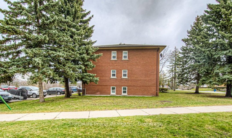 15 Floral Cres, Kitchener, N2G 3B3 | Image 2