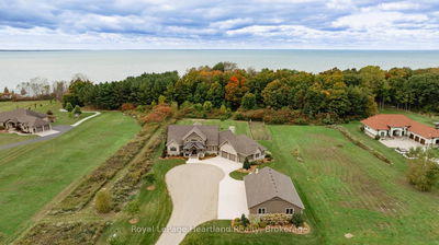 4640 LAKESHORE Rd, Plympton-Wyoming - Plympton Wyoming image-0-1
