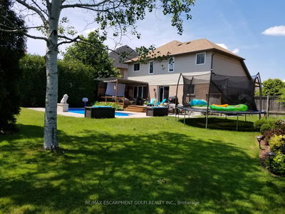 27 Surrey Dr, Hamilton - Ancaster image-0-2