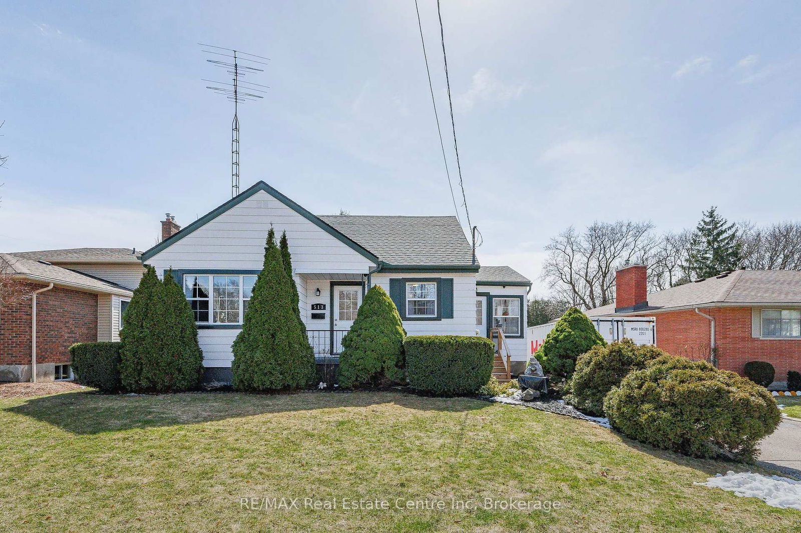 Detached House for sale at 513 Speedvale Avenue, Guelph, Victoria North, N1E 1P5 - MLS: X12062855
