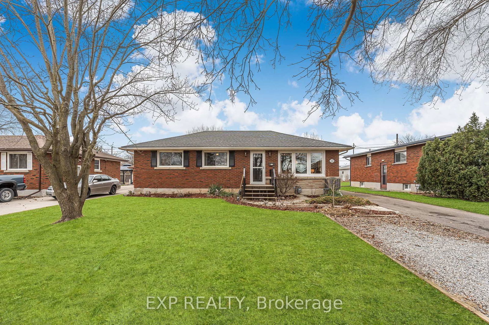Detached House for sale at 5 Tamarack Street, Welland, Prince Charles, L3C 4X6 - MLS: X12063069
