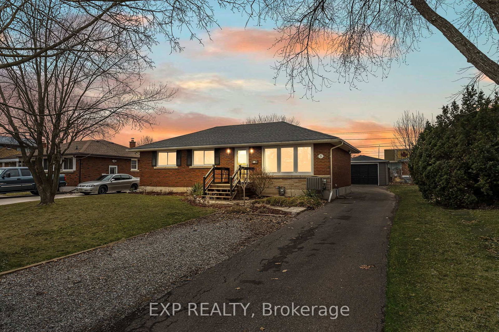 Detached House for sale at 5 Tamarack Street, Welland, Prince Charles, L3C 4X6 - MLS: X12063069