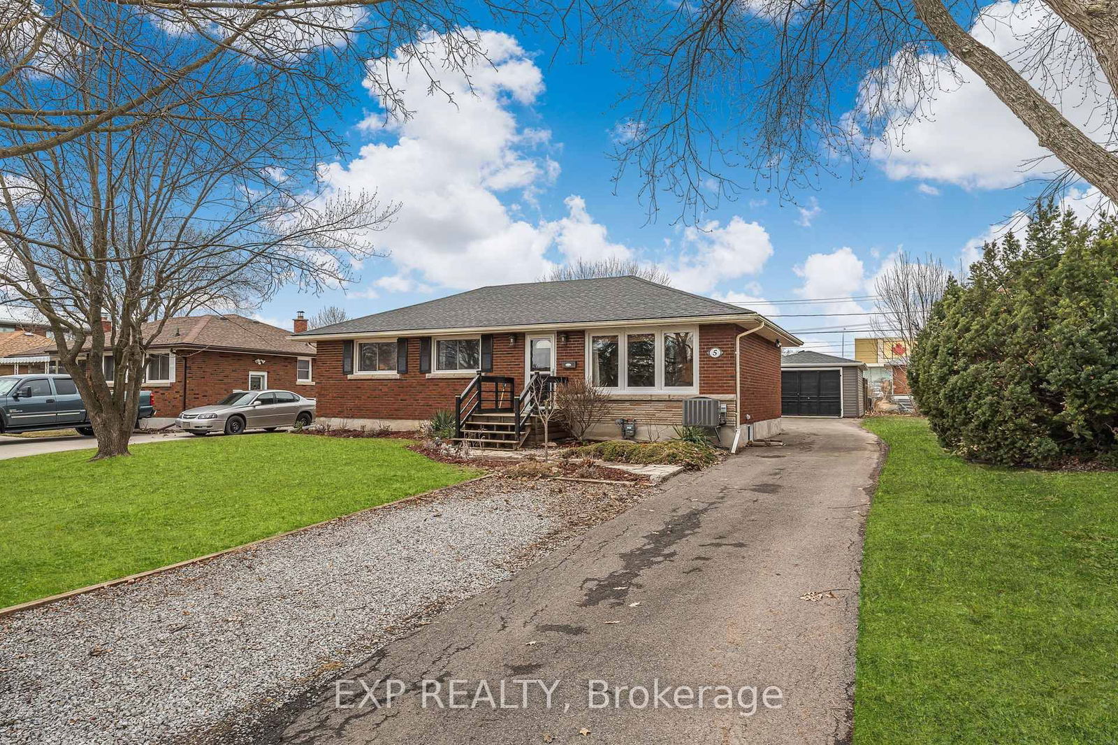 Detached House for sale at 5 Tamarack Street, Welland, Prince Charles, L3C 4X6 - MLS: X12063069