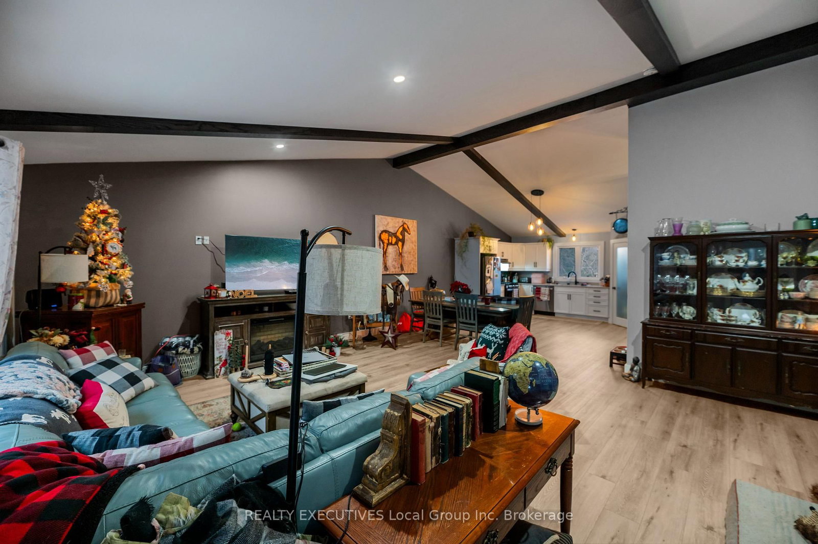 Listing Image 7
