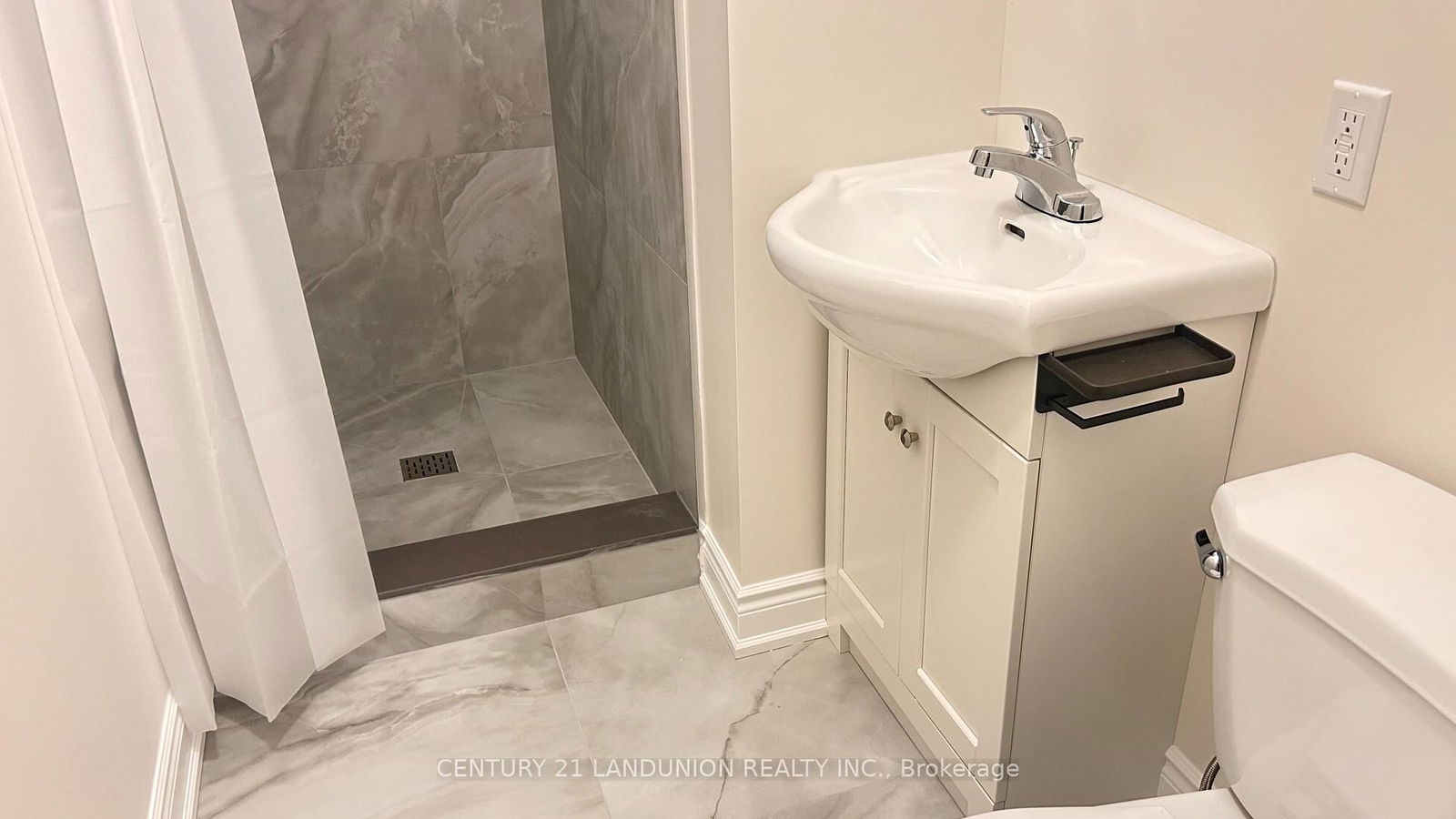 Detached House leased at unit B-19 everglades Court, Out of Area, L4E 3A2 - MLS: X12064269