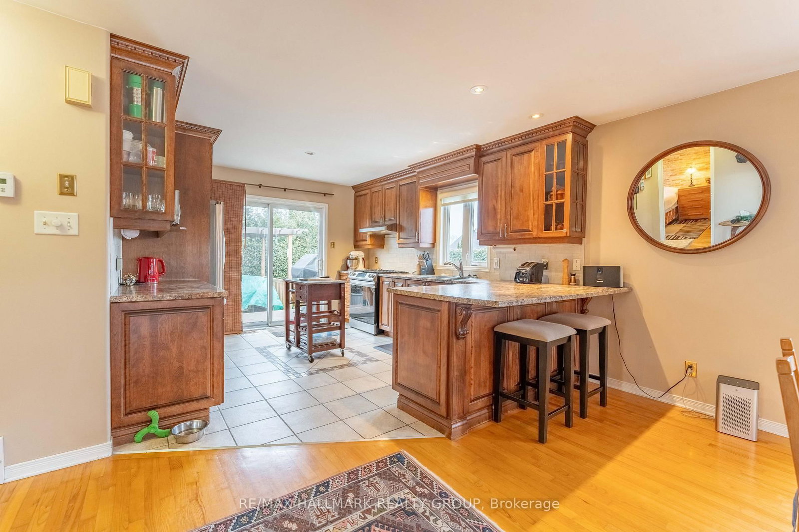 Listing Image 11