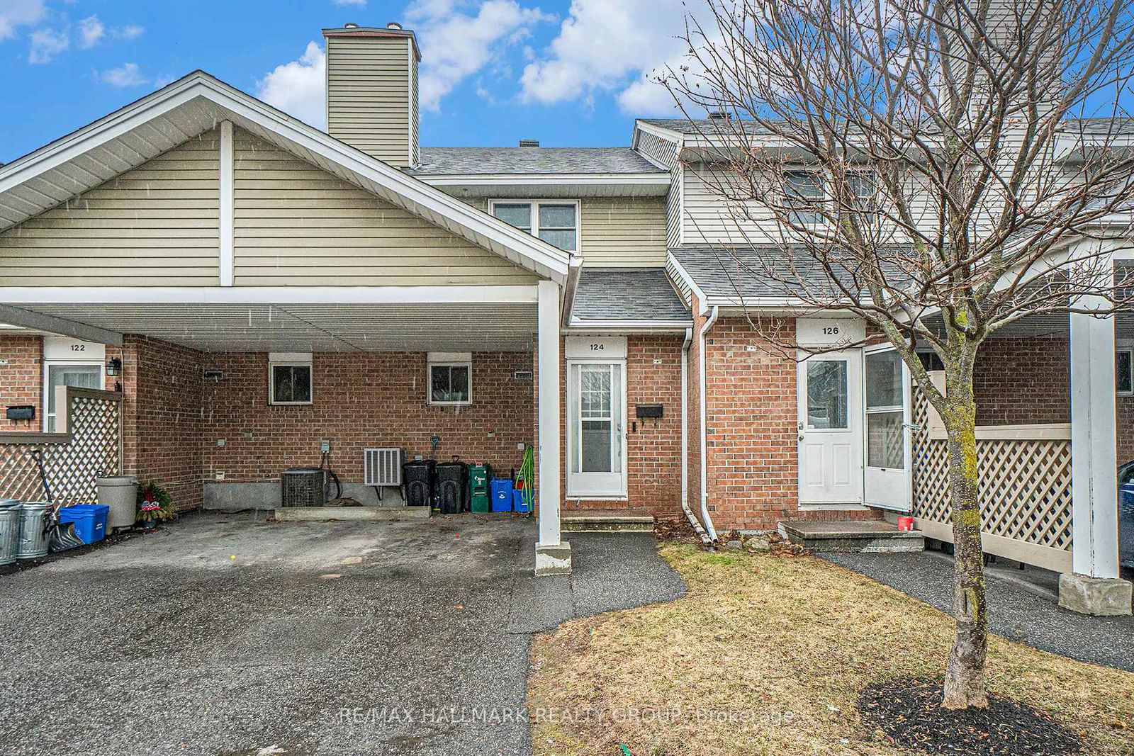 Townhouse sold at 124 Bentbrook Crescent, Ottawa, Barrhaven - Heritage Park, K2J 3Y2 - MLS: X12065530