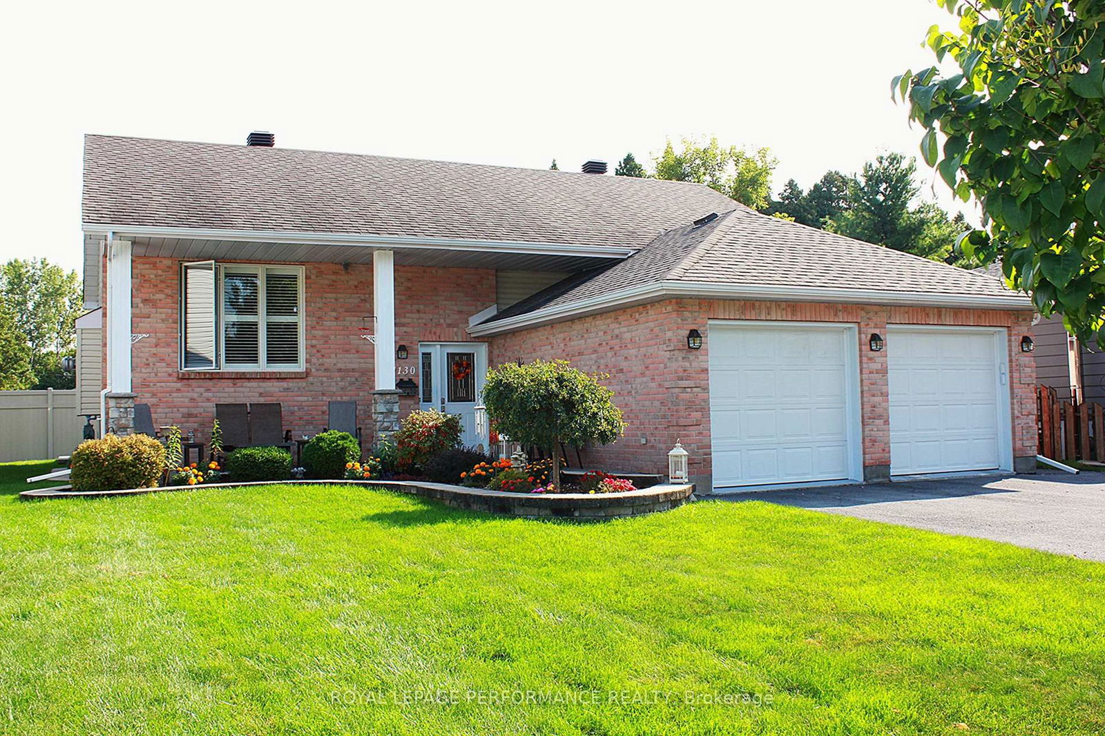 Detached House for sale at 1130 Osborne Avenue, Cornwall, Cornwall, K6J 1K9 - MLS: X12066044