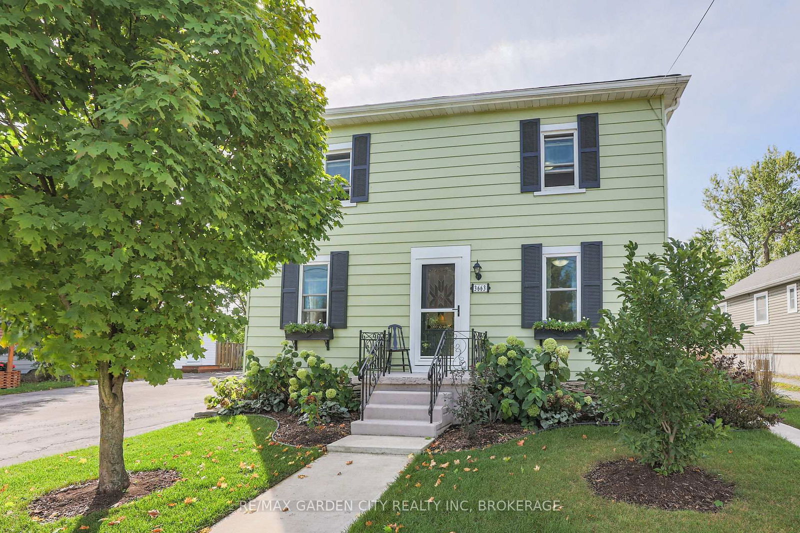 Detached House sold at 3663 East Main Street, Fort Erie, Stevensville, L0S 1S0 - MLS: X12066172