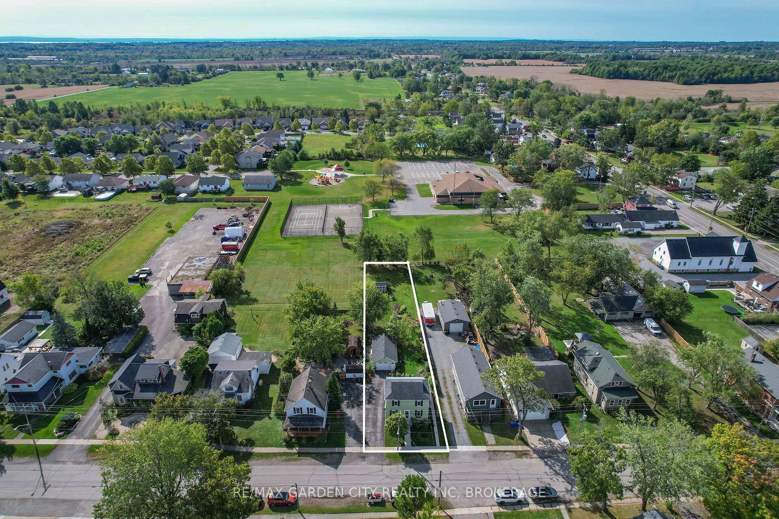 Detached House sold at 3663 East Main Street, Fort Erie, Stevensville, L0S 1S0 - MLS: X12066172