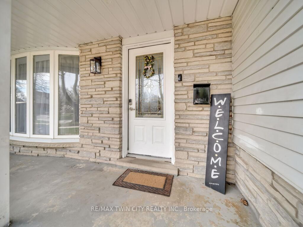 Detached House for sale at 75 Bettley Crescent, Kitchener, N2B 2N7 - MLS: X12066288