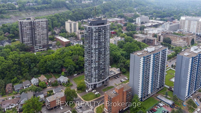 1102 - 150 Charlton Avenue