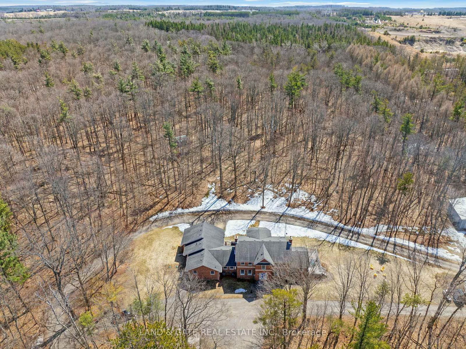 Detached House sold at 398 Sandy Hook Road, Kawartha Lakes, Pontypool, L0A 1K0 - MLS: X12066828