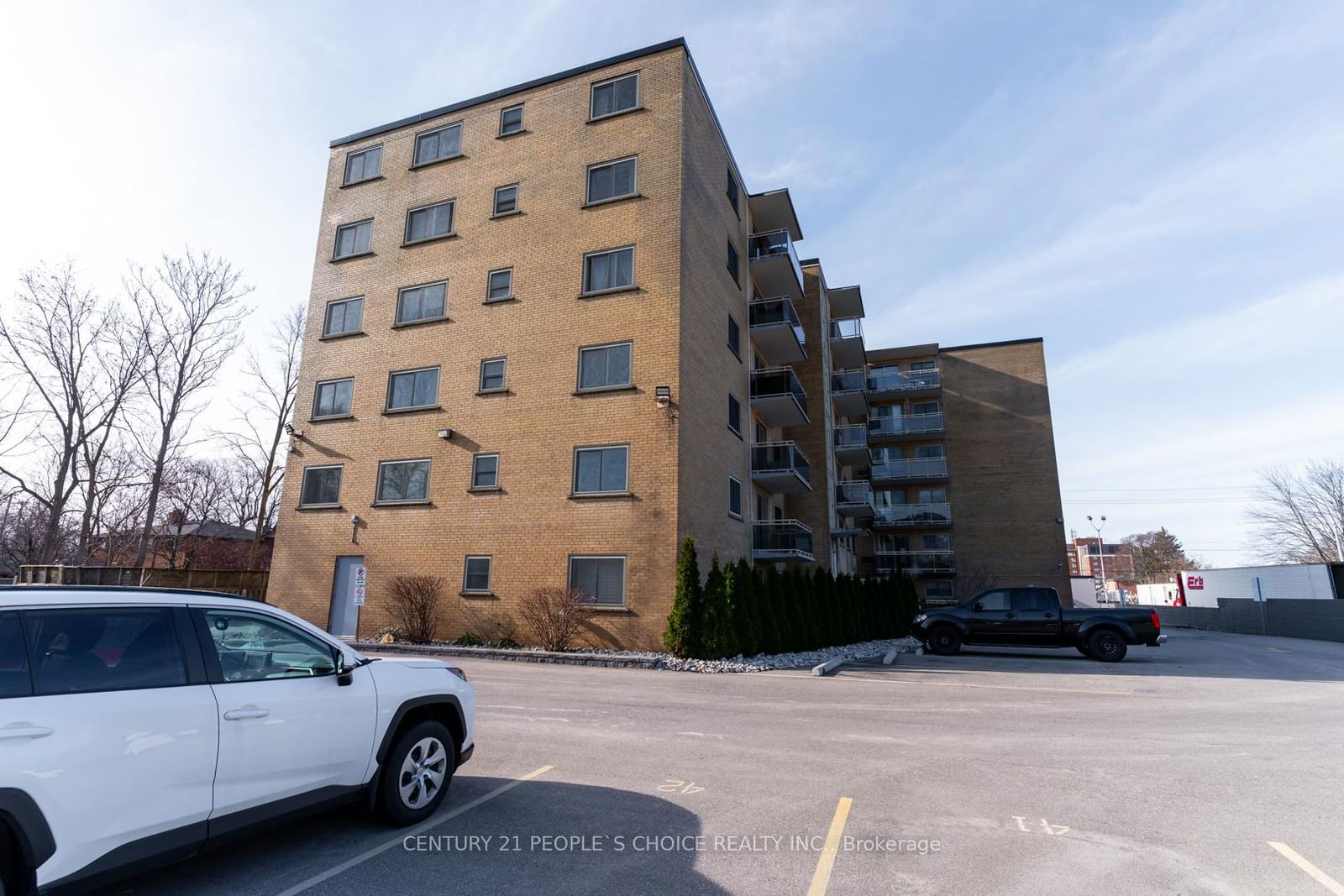 Condo sold at 601-87 St. George Street, Brantford, N3R 1V5 - MLS: X12067029