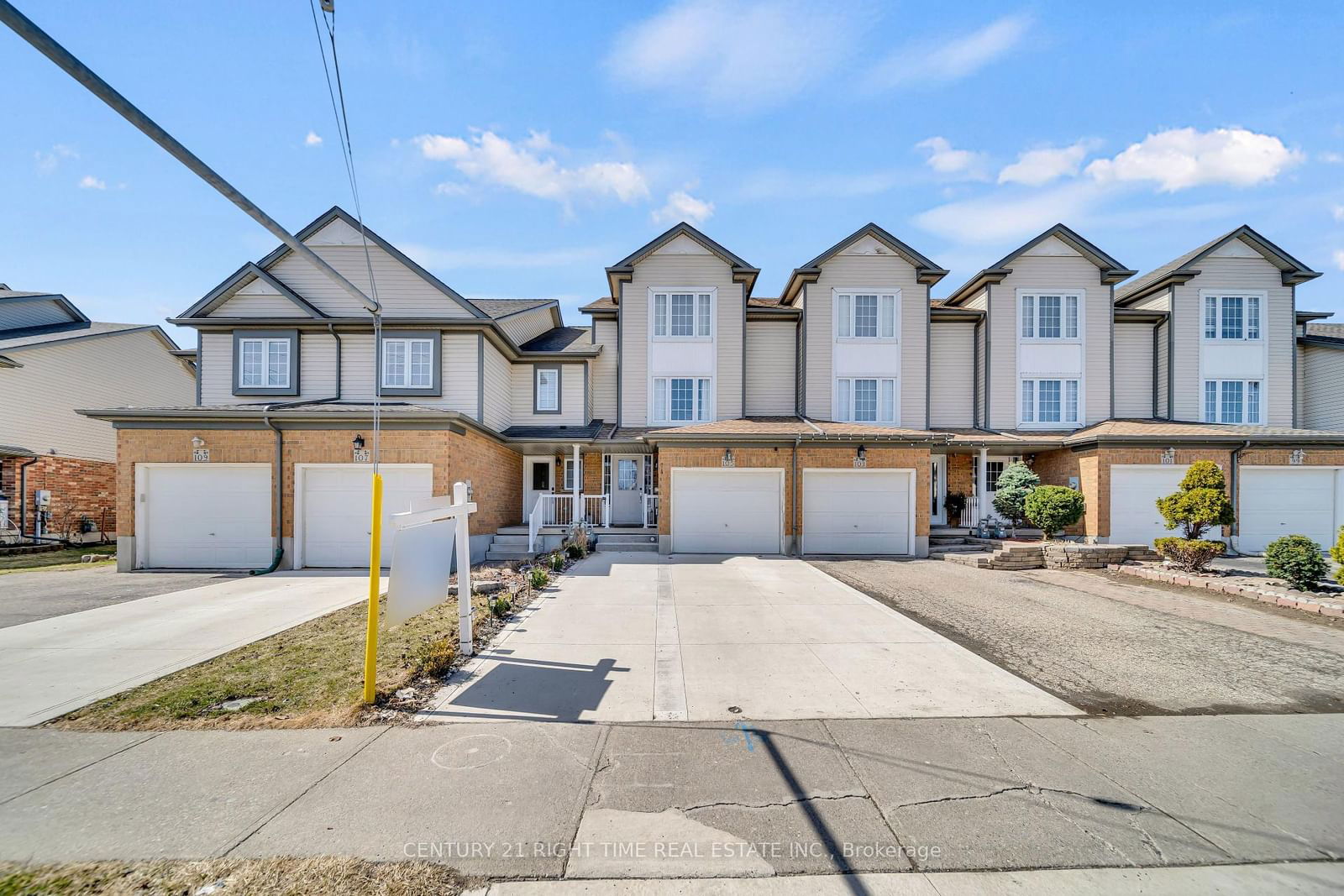 Townhouse sold at 105 Max Becker Drive, Kitchener, N2E 3W2 - MLS: X12067075
