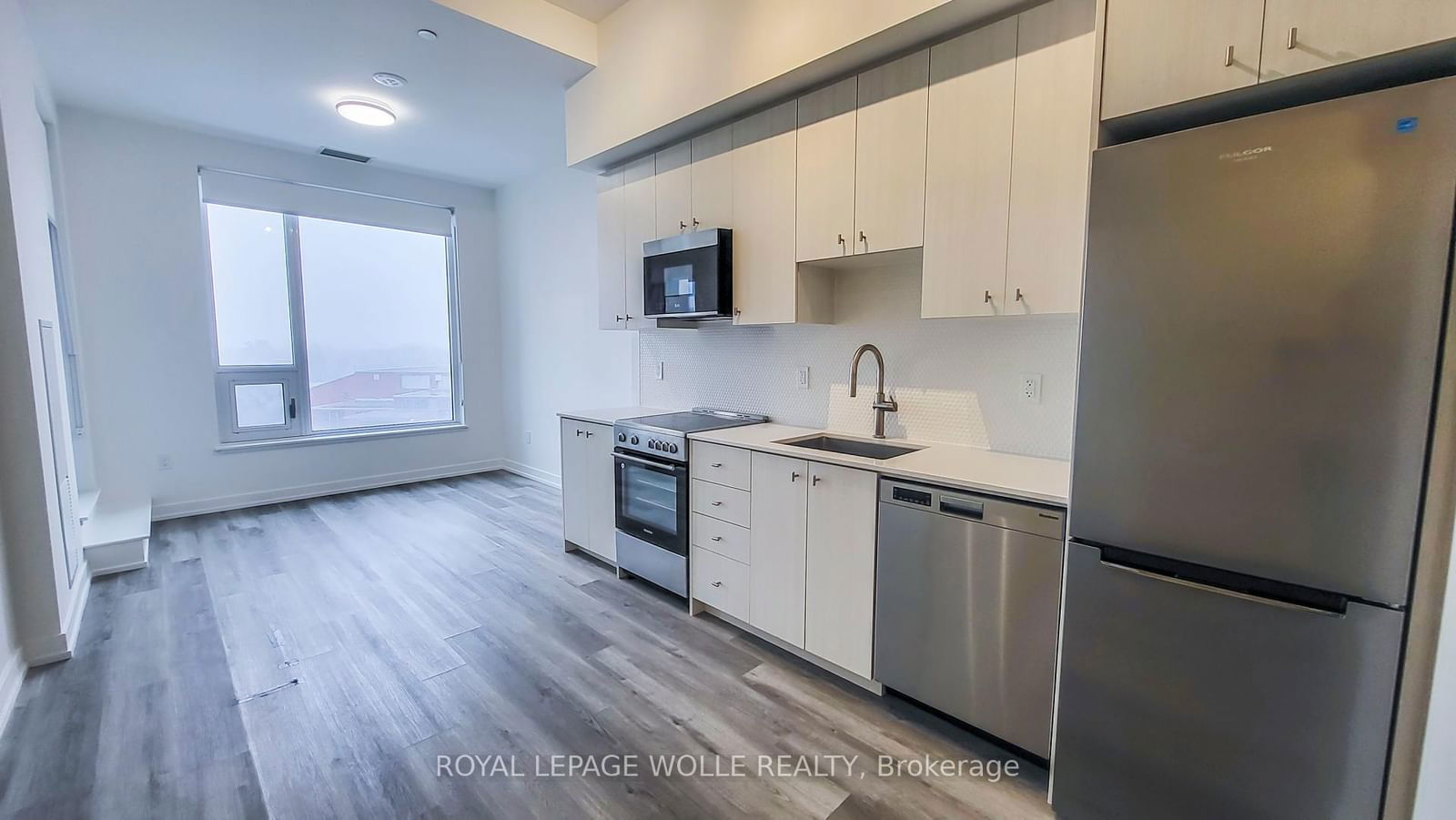 Condo for lease at 304-15 Wellington Street, Kitchener, N2G 0E4 - MLS: X12067312