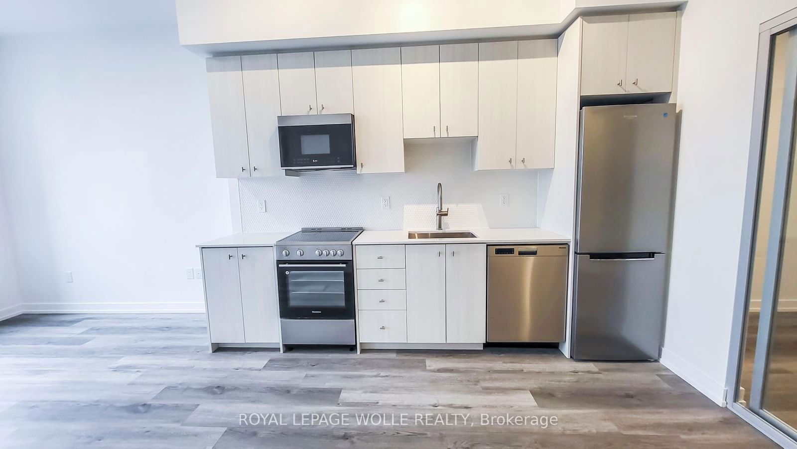 Condo for lease at 304-15 Wellington Street, Kitchener, N2G 0E4 - MLS: X12067312