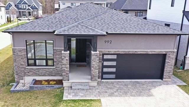 Detached House sold at 992 Trailsway Avenue, London South, South B, N6K 0J2 - MLS: X12067435