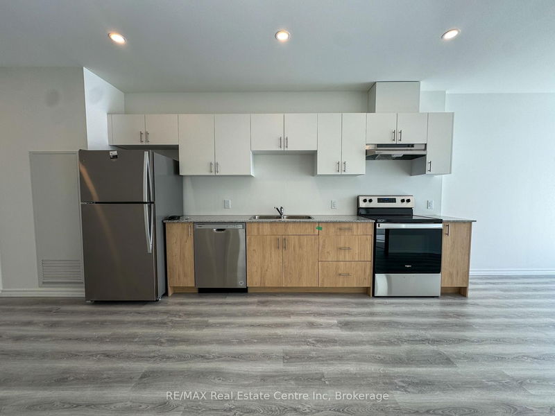 home for lease on 508-191 Elmira Road S