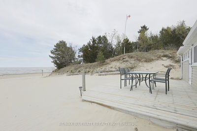 6388 West Parkway Dr, Lambton Shores - Lambton Shores