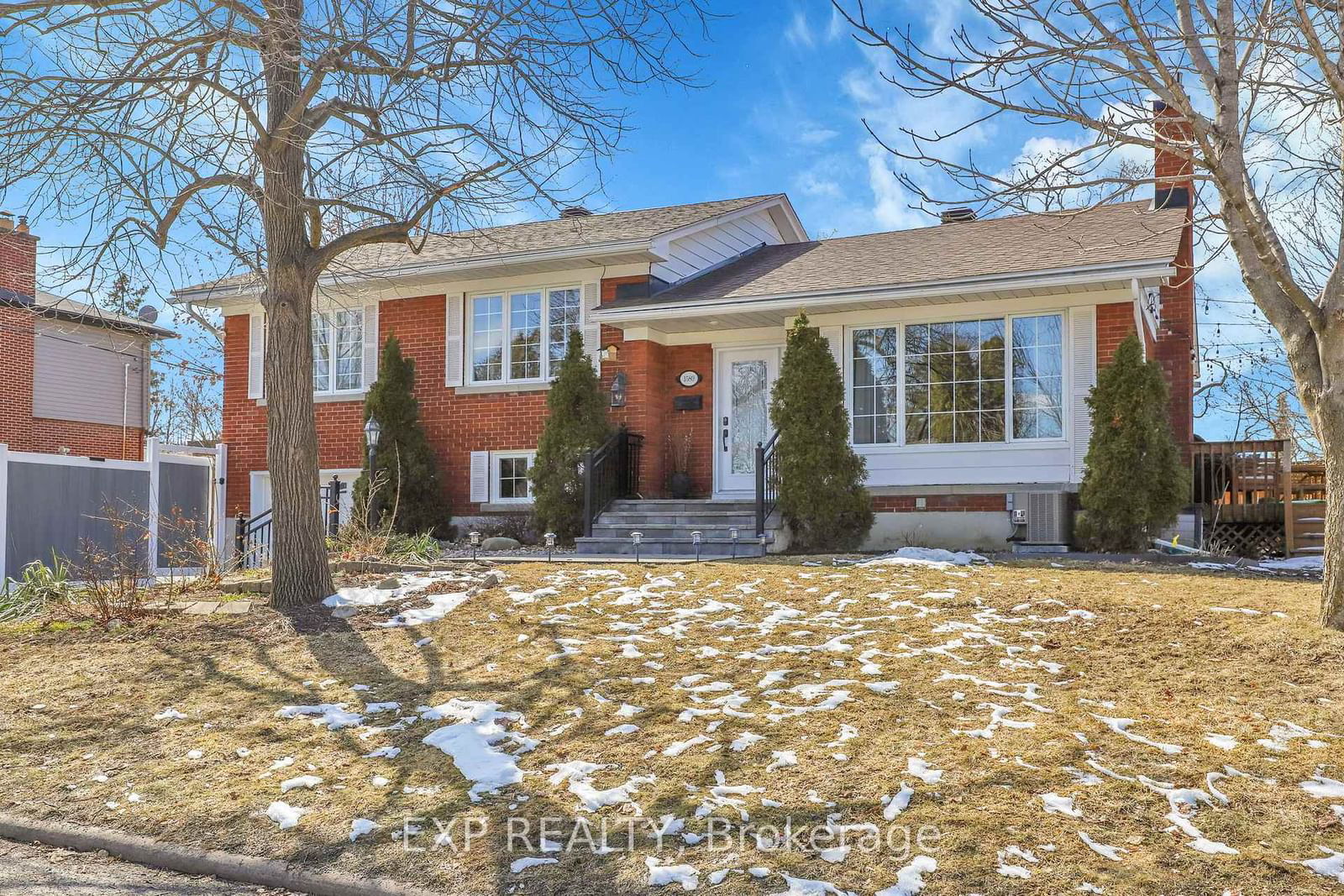 Detached House sold at 1580 Chaucer Avenue, Ottawa, Riverview Park, K1G 0R8 - MLS: X12068432
