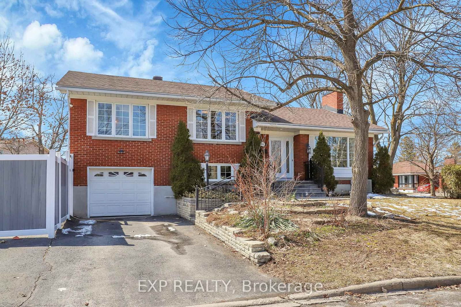 Detached House sold at 1580 Chaucer Avenue, Ottawa, Riverview Park, K1G 0R8 - MLS: X12068432