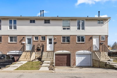Townhouse sold at 18-120 Quigley Road, Hamilton, Ontario, L8K 6L4 - Vincent - MLS: X12068849