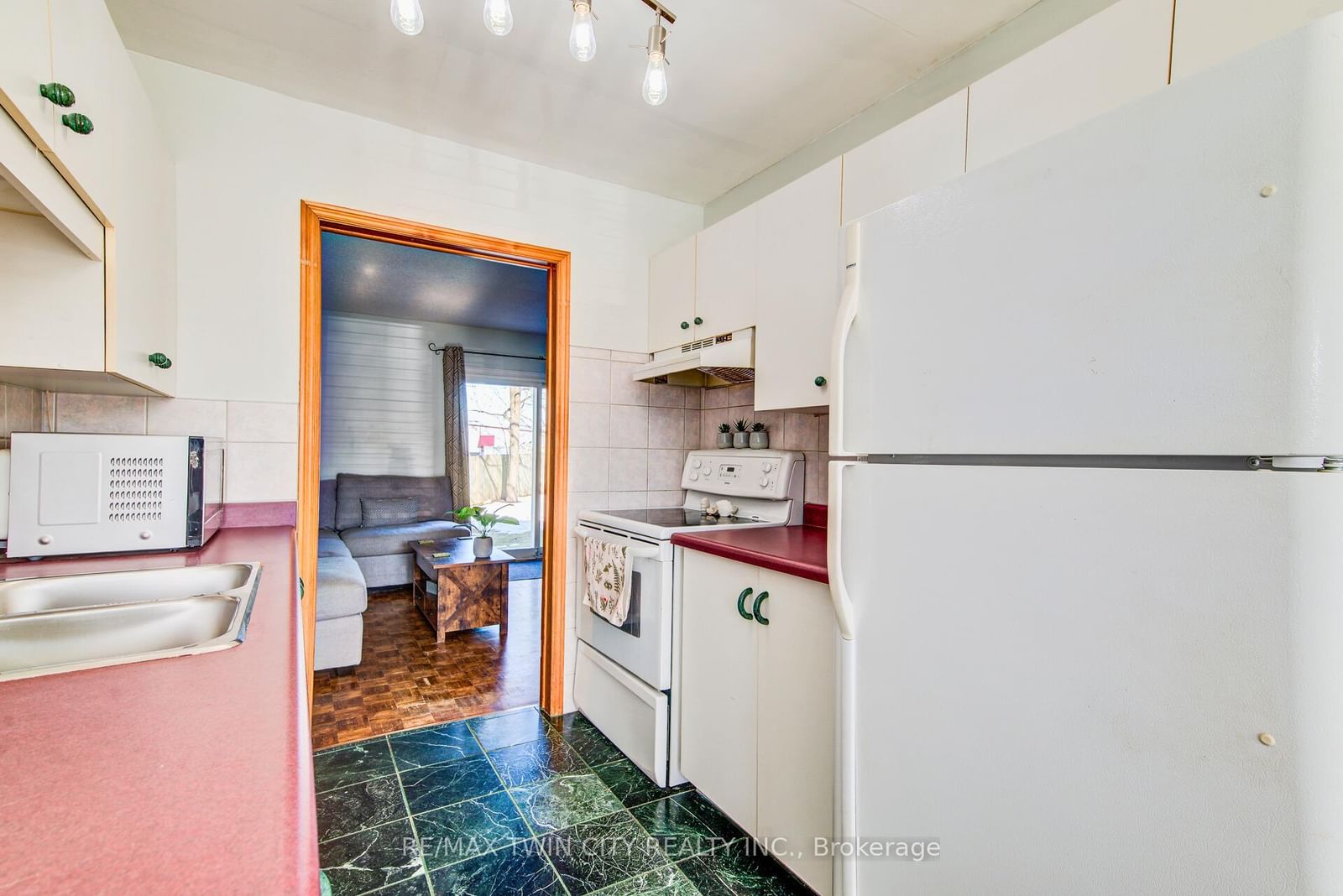 Listing Image 7