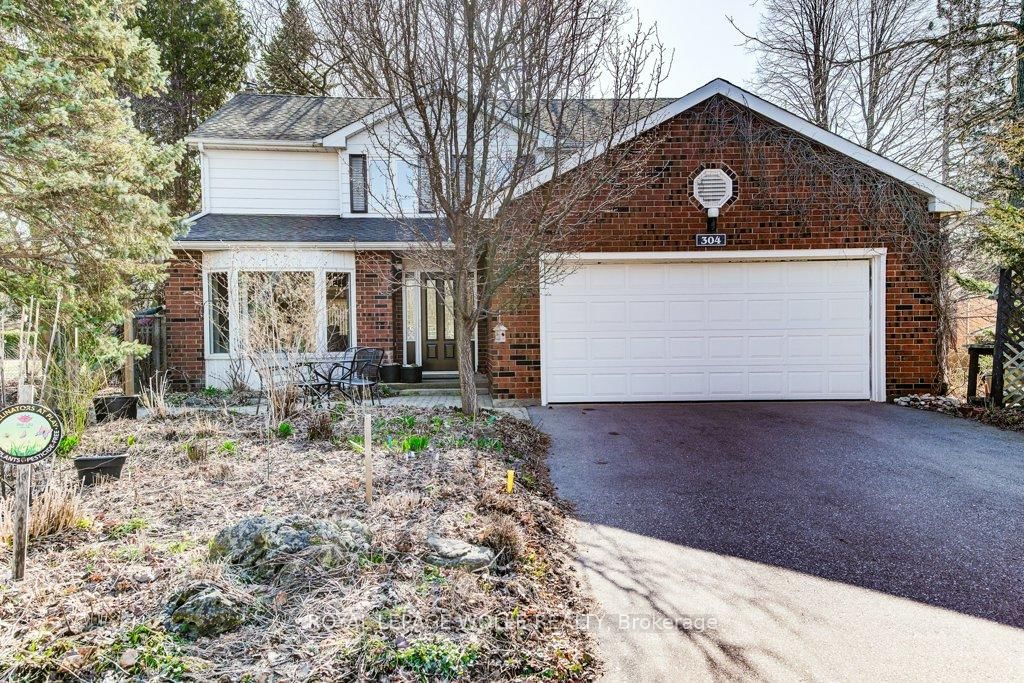 Detached House for sale at 304 Faraday Court, Waterloo, N2L 6A6 - MLS: X12069758
