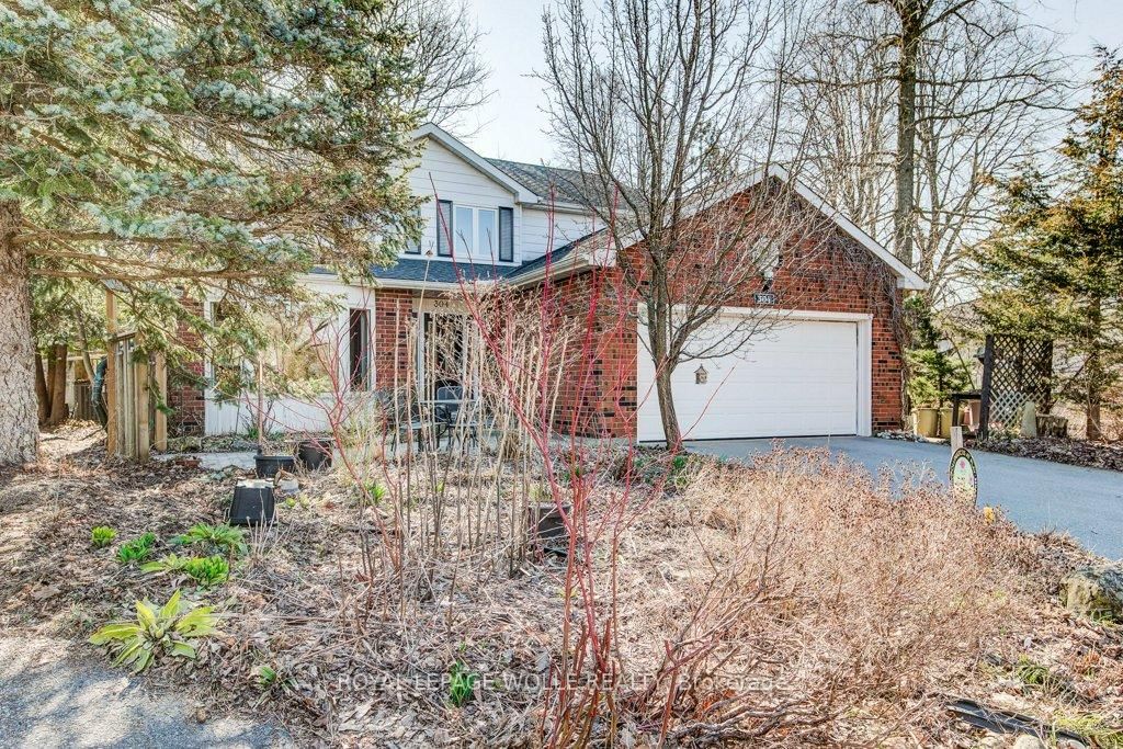 Detached House for sale at 304 Faraday Court, Waterloo, N2L 6A6 - MLS: X12069758