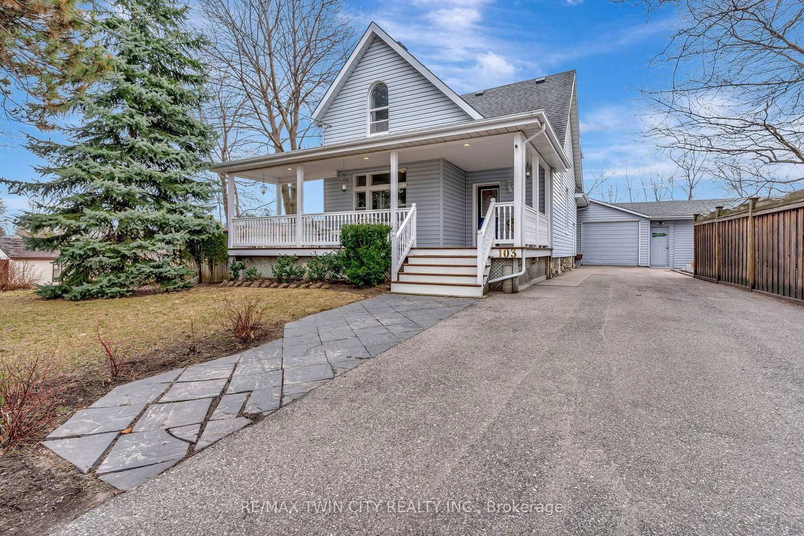 Detached House sold at 103 Belleview Avenue, Kitchener, N2B 1G6 - MLS: X12069827
