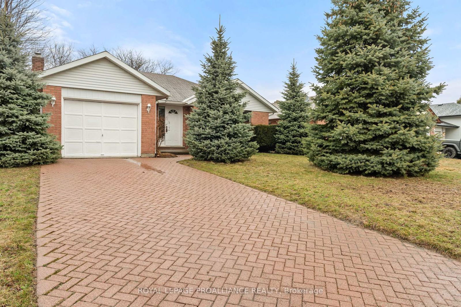 Detached House sold at 6 Northumberland Boulevard, Quinte West, Trenton Ward, K8V 6L8 - MLS: X12069924