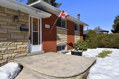 302 Alma Lane, Hamilton - Ancaster image-0-4