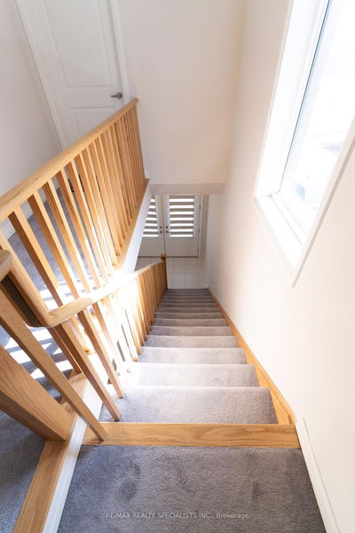 6 Rustic Oak Tr, North Dumfries -  image-0-2