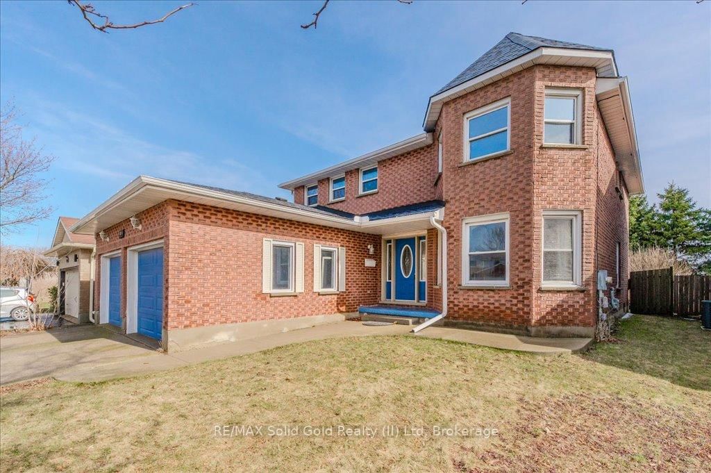 Detached House for sale at 483 Cooper Street, Cambridge, N3C 3Z5 - MLS: X12070668