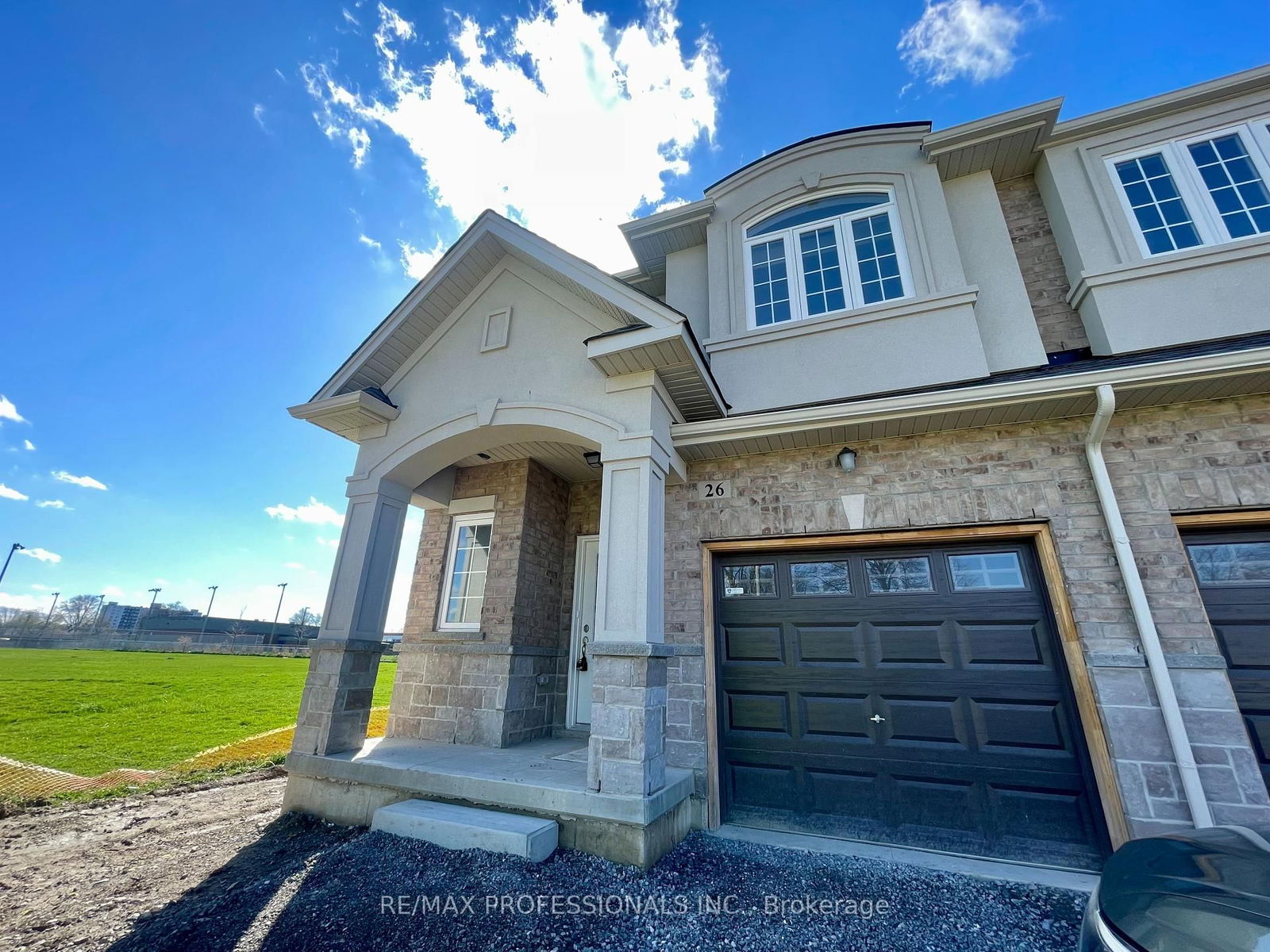 Townhouse leased at 26 Jellicoe Court, Hamilton, Hill Park, L9A 4T1 - MLS: X12070799