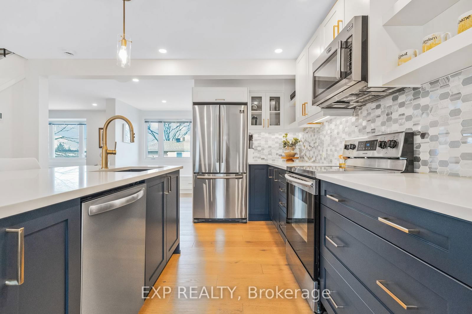 Detached House sold at 653 La Vérendrye Drive, Ottawa, Beacon Hill North, K1J 7C2 - MLS: X12070893