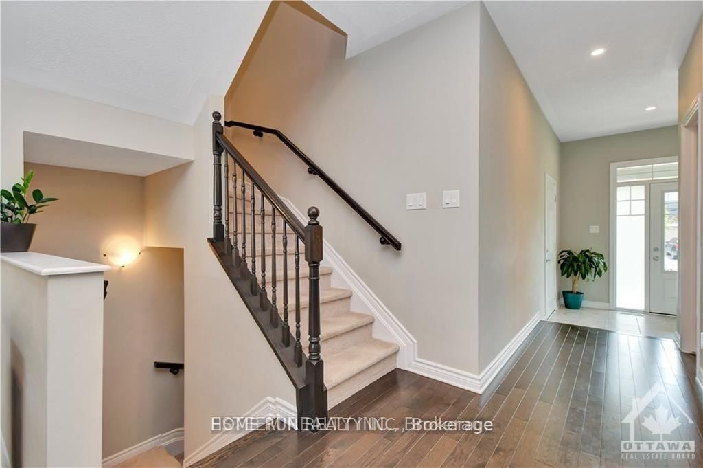 Townhouse leased at 661 LAURALEAF Crescent, Ottawa, Barrhaven - Half Moon Bay, K2J 6G9 - MLS: X12071438