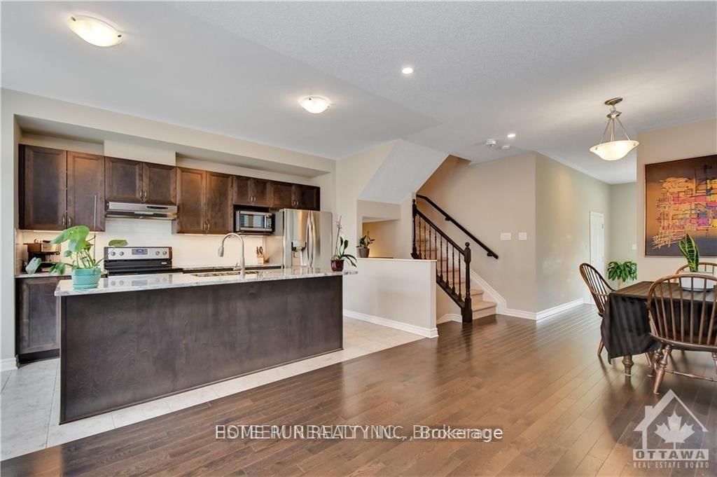 Townhouse leased at 661 LAURALEAF Crescent, Ottawa, Barrhaven - Half Moon Bay, K2J 6G9 - MLS: X12071438
