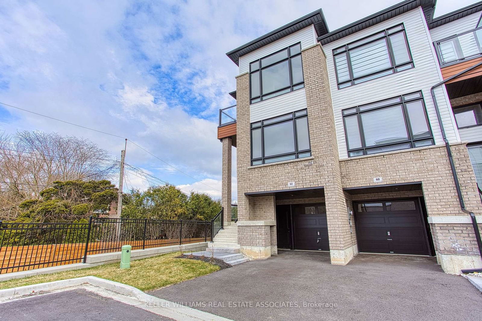 Townhouse sold at 62 Sidney Rose Common, St. Catharines, Glendale/Glenridge, L2T 0B3 - MLS: X12071798