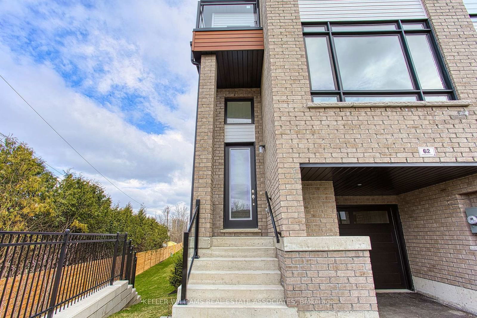 Townhouse sold at 62 Sidney Rose Common, St. Catharines, Glendale/Glenridge, L2T 0B3 - MLS: X12071798