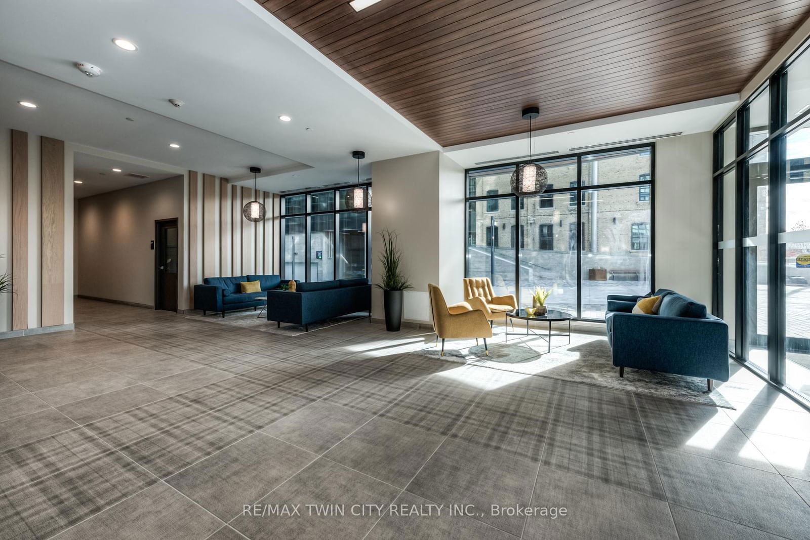 Condo sold at 810-108 Garment Street, Kitchener, N2G 0E2 - MLS: X12071906