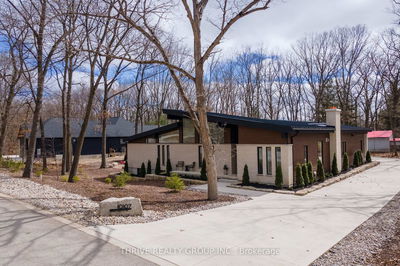 10107 Pinery Bluffs Rd, Lambton Shores - Grand Bend image-0-1
