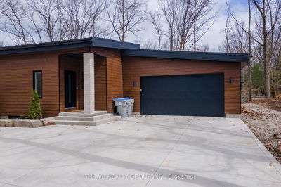 10107 Pinery Bluffs Rd, Lambton Shores - Grand Bend image-0-3