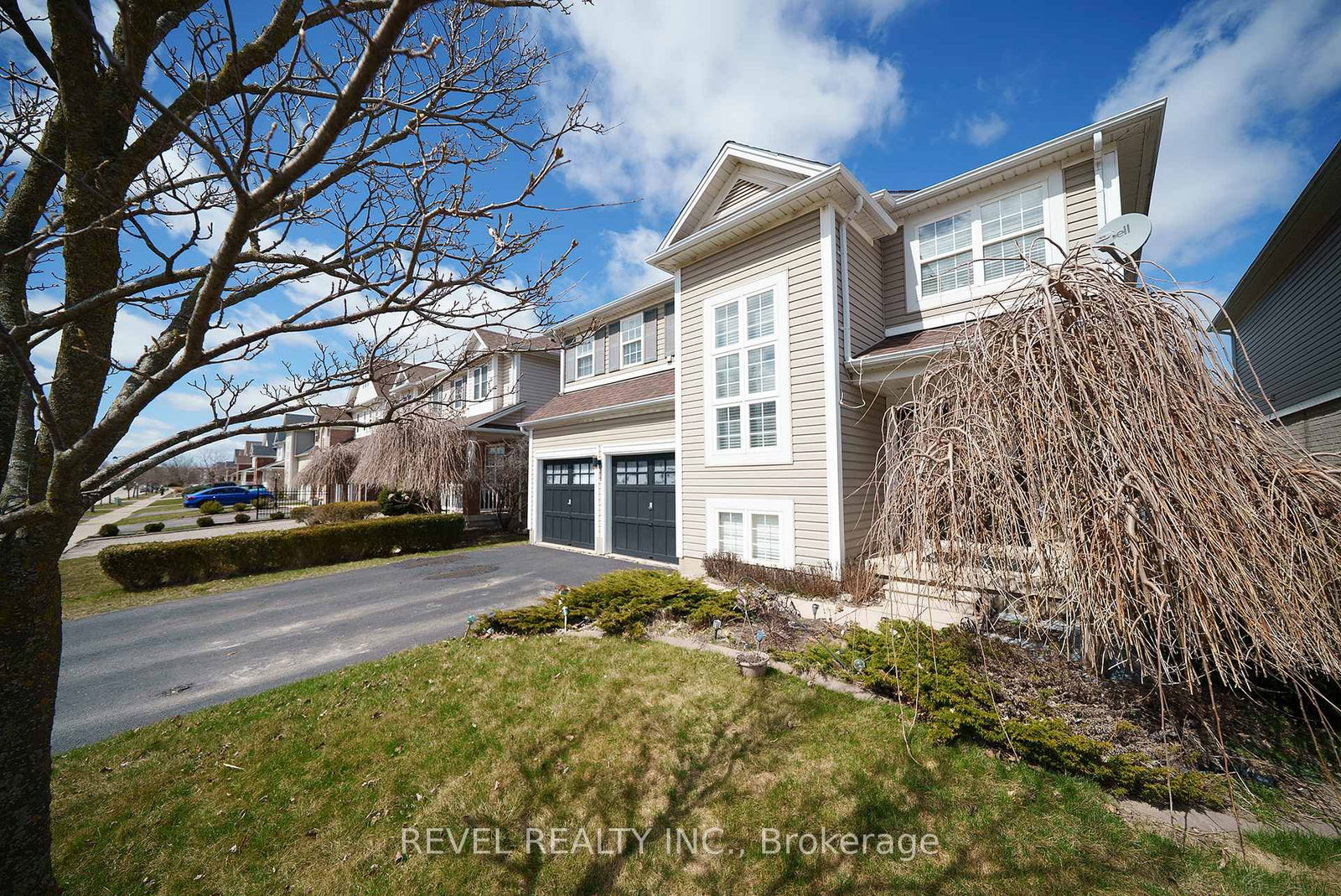 Detached House for sale at 70 Blackburn Drive, Brantford, N3T 6R9 - MLS: X12072298