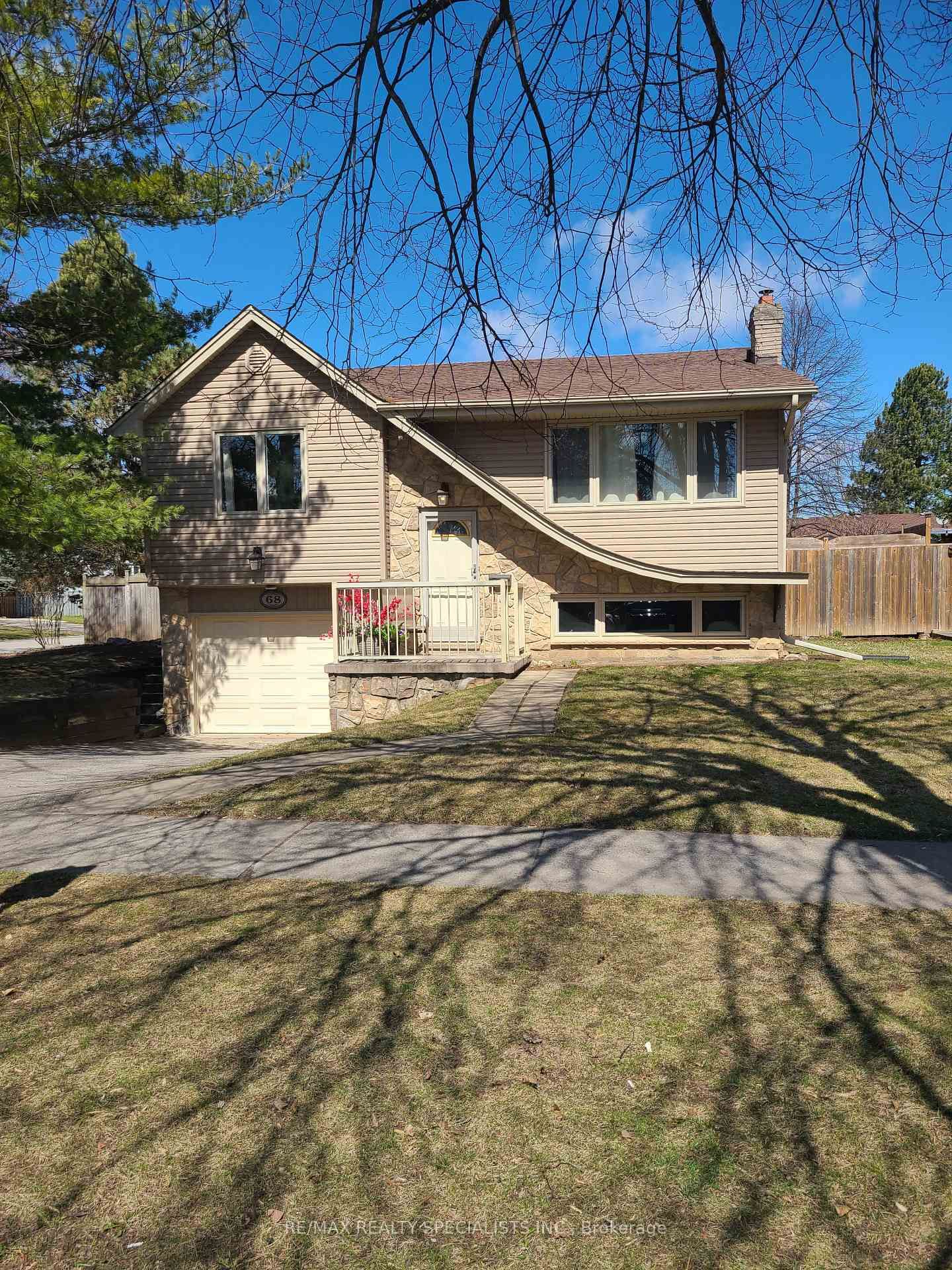 Detached House for sale at 68 Oriole Pkwy, Brantford, N3R 6V9 - MLS: X12072639