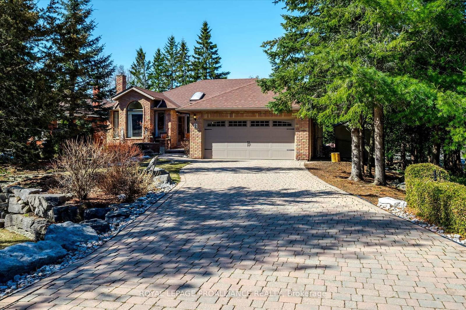 Detached House for sale at 2 Patricia Place, Kawartha Lakes, Bobcaygeon, K0M 1A0 - MLS: X12072652